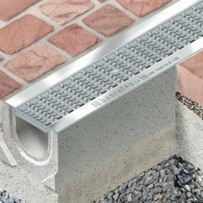 Металлические решетки обеспечивают безопасность конструкции